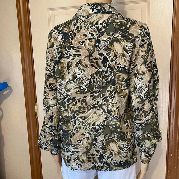 Beautiful Tiger print lightweight comfortable blouse women size 6 - Picture 2 of 6